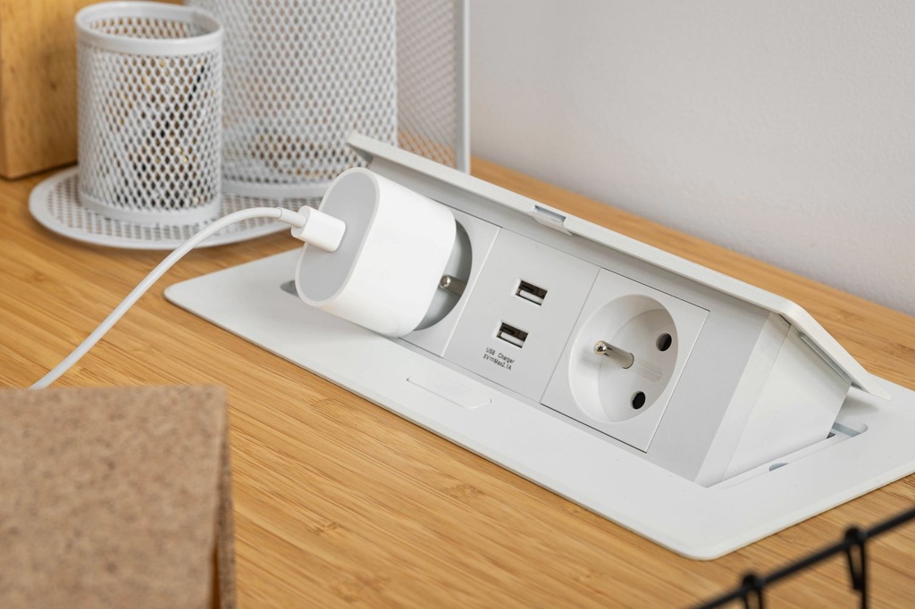 Elektrická vyklopná trojzásuvka s USB -  Hranatá  3x230V+kábel 1,5m