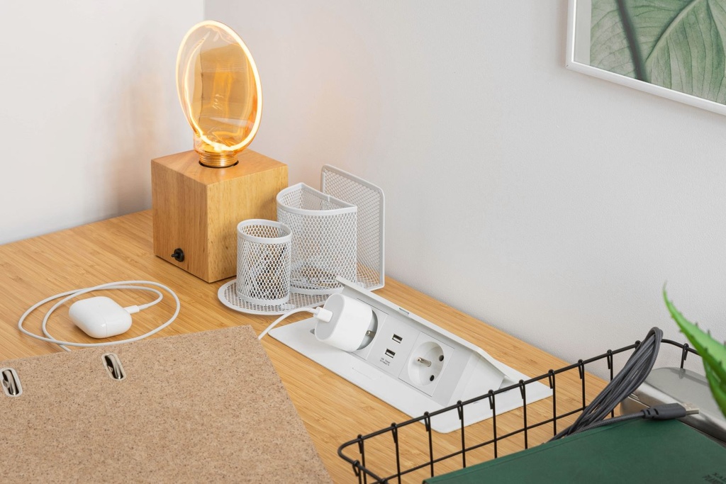 Elektrická vyklopná trojzásuvka s USB -  Hranatá  3x230V+kábel 1,5m