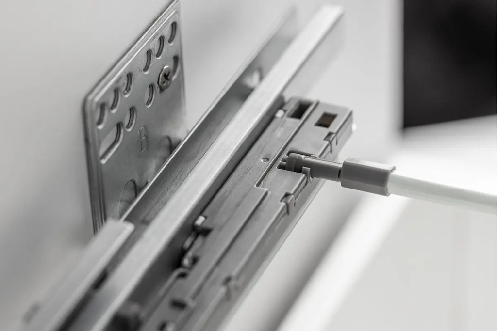 AXISPRO - Synchronizačná tyč pre Push to Open 1200 mm + upevňovacie prvky 2ks